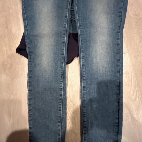 Levi Strauss Maternity - Tags still on - Picture 3 of 5